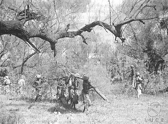 La preparazione di un guado durante l'avanzata delle truppe italiane nella regione dell'Harar
