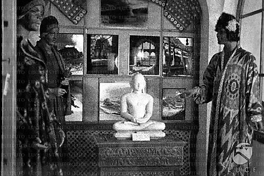Torino In una sala del Museo Nazionale della Montagna sono esposti una statua di Budda e vari cimeli della spedizione Mario Piacenza sull'Himalaya