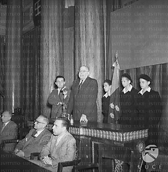 Trieste Sospisio tiene un discorso in un palazzo pubblico di Trieste