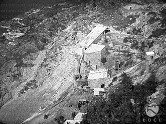 Corsica Ripresa dall'alto di alcune strutture appartenenti ad una miniera di amianto