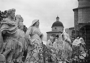 Montecassino Statue dell'abbazia di Montecassino radunate in un cortile durante i lavori di restauro