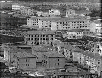 Cassino Lavori di ricostruzione urbanistica in un'area, prossima alla città di Cassino: edifici di nuova realizzazione affiancano vecchi edifici