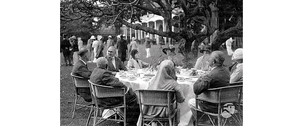 Colombo Il ricevimento presso il governatore [Herbert James Stanely]: Edda Mussolini durante il pranzo