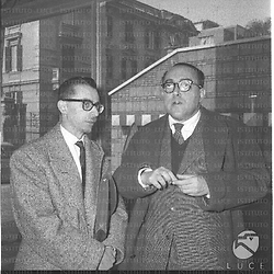Vittorio Foa e Giovanni Pieraccini  nella sala della riunione del Partito socialista. Piano americano