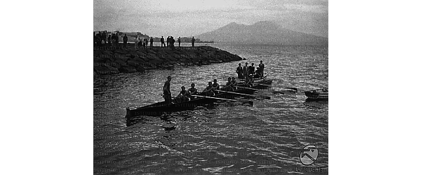 Napoli Una canoa da regata ripresa a Mergellina, durante la Coppa Lysistrata