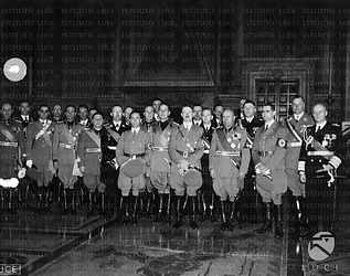 Roma Foto di gruppo all'interno della sala di Palazzo Venezia; si riconoscono da sinistra: Anfuso, Buffarini Guidi, Himmler, Goebbels, Alfieri, Ciano, Hitler, Dietrich, Mussolini, Hess e Ribbentrop
