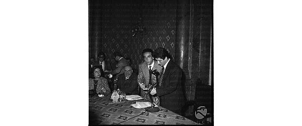 Lea Padovani, Fernando Santi, Arnoldo Foà e l'avvocato Cortina durante la conferenza stampa a palazzo Marignoli - piano americano