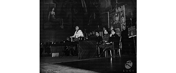 Roma Il rettore Pietro De Francisci tiene il discorso inaugurale del nuovo anno accademico nell'aula magna del Rettorato
