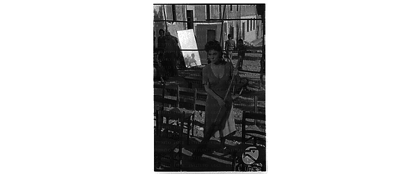 Gina Lollobrigida con una scopa in mano sul set del film 'Pane amore e gelosia' - piano americano