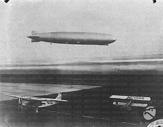 Il dirigibile Zeppelin in volo