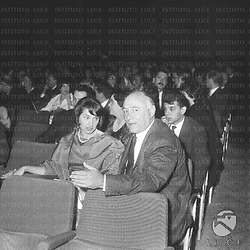 Roma Romolo Marcellini e la moglie seduti in platea durante il galà del cinema brasiliano
