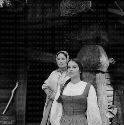 Berlino Antonella Lualdi ed Ellen Schwiers durante una scena del film "Polikuska"