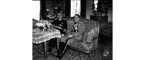 Berlino I ministri Ribbentrop e Ciano conversano in una stanza dell'hotel Adlon