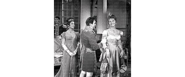 Martine Carol, Pierre Mondy e Claudia Cardinale sul set di "Napoleone ad Austerlitz"