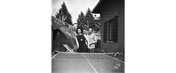 Roma Lucio Ardenzi con Ornella Vanoni al tavolo da ping-pong  nella loro villa sull'Appia