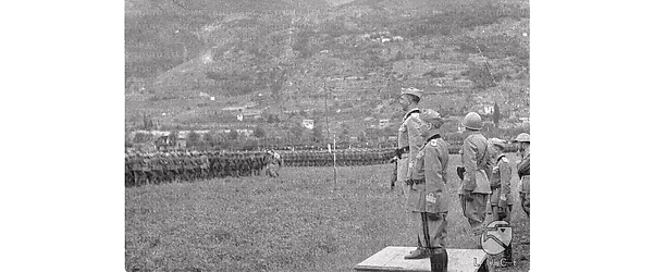 Alpi Occidentali Il Principe Umberto e altre autorità militari assistono alla sfilata della Divisione Littorio