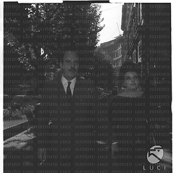 Lucia Virginia Peron, presunta figlia dell'ex presidente dell'Argentina, e il marito Juan Carlos de Ripepi a passeggio in via Veneto - piano americano