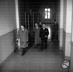 Roma Andreotti visita la sede dell'Istituto Nazionale Luce accompagnato dal presidente Fattorosi e seguito da personalità politiche