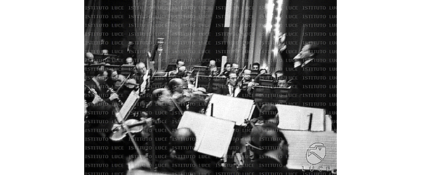 Roma Vittorio Abbati ripreso mentre dirige l'orchestra del Teatro dell'Opera di Roma al Barberini