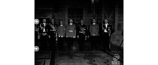 Roma Himmler, Ciano, Goebbels, Hitler, Mussolini, Hess, Von Ribbentrop (dietro si intravedono Starace e Anfuso) in posa; interno di Palazzo Venezia