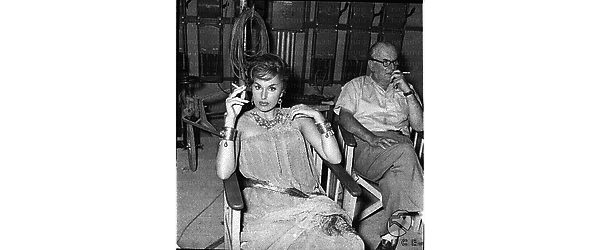 L'attrice Sylvia Lopez e il regista Arnaldo Genoino in una pausa della lavorazione del film "Erode il grande" - piano americano