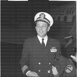 Il comandante Anderson del Nautilus appena giunto a Ciampino - piano americano