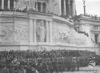 Roma La celebrazione al Vittoriano. Il saluto  della famiglia reale, delle autorità politiche e militari  alle bandiere dei reggimenti.