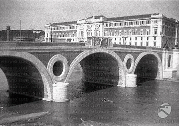 Roma Veduta del ponte, del Ministero della Marina