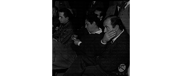 Ivo Garrani, Enrico Maria Salerno e Riccardo Cucciolla ed altri membri della compagnia durante la riunione