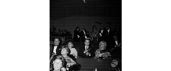 Roma Monica Vitti, Michelangelo Antonioni, Amedeo Nazzari e la moglie Irene Genna alla prima del film 'Il giorno più lungo'