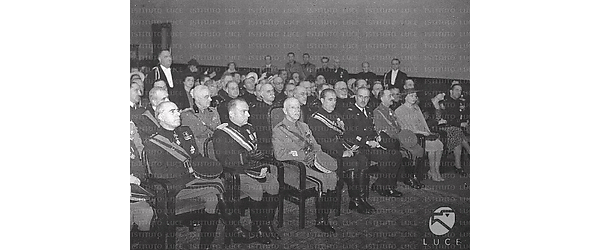 Roma Vittorio Emanuele III in sala insieme ad altre autorità