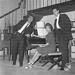 Robert e Alan Alda insieme a Eva Bartok durante le prove