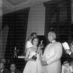 Gino Bechi e Lorella De Luca ad una premiazione