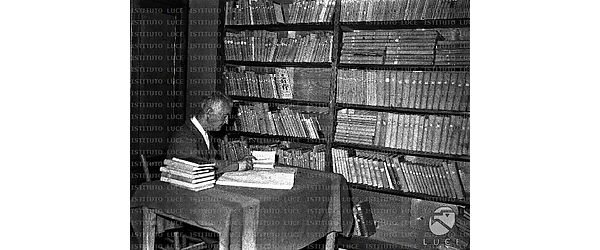 Montelupo Fiorentino Un anziano degente in biblioteca