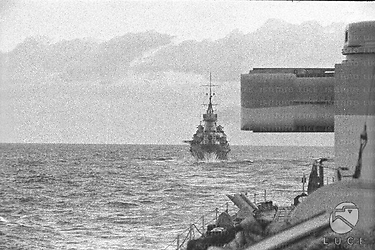 Mediterraneo Due navi da guerra italiane in navigazione
