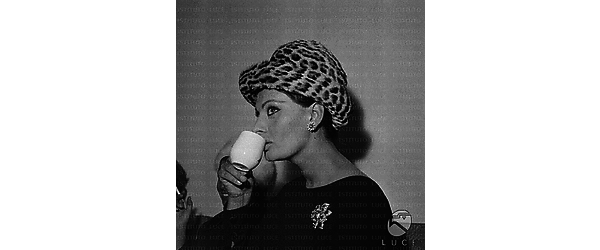 Fiumicino Sophia Loren beve il caffè