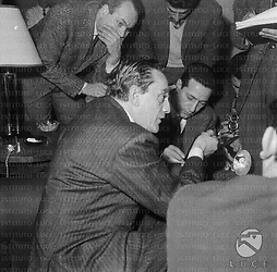 Spoleto Luchino Visconti ad una conferenza stampa durante il Festival dei due mondi
