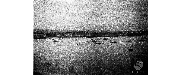 Il porto di Brindisi visto da una nave proveniente dall'A.O.I.