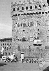 Firenze Banda musicale del corteo storico fiorentino del gioco del calcio in costume sfila in piazza della Signoria