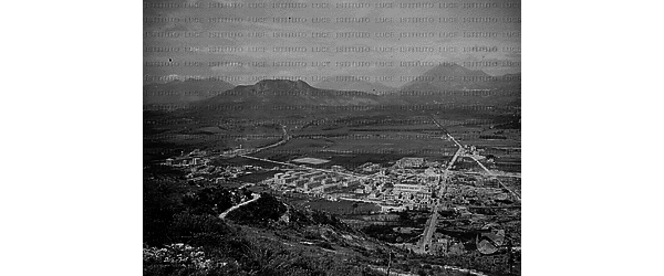 Cassino Veduta panoramica dall'alto della zona di Cassino dove sono in corso di realizzazione opere di edilizia urbana e di infrastrutture viarie. Le montagne campeggiano sullo sfondo