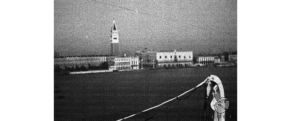 Venezia vista da una nave proveniente dall'A.O.I., si vedono la zona di piazza San Marco e il campanile della Basilica