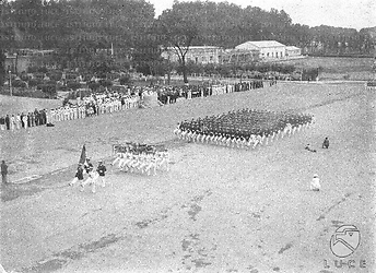 Caserta Reparti schierati marciano nel parco della Reggia di Caserta durante  la cerimonia del giuramento e del battesimo dell'aria