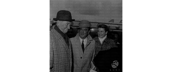 Maurice Chevalier, Jean Negulesco e la moglie sulla pista di Fiumicino