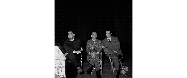 Vittorio Gassman, Nino Manfredi e Arnoldo Foà ascoltano gli interventi