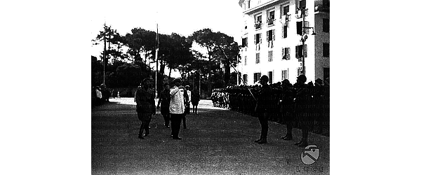 Roma I legionari presentano le loro insegne all'Ammiraglio Riccardi e a Galbiati in occasione della celebrazione dell'VIII Annuale della Milmart