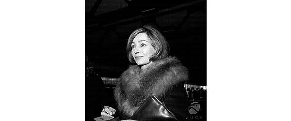 Emmanuelle Riva all'aeroporto