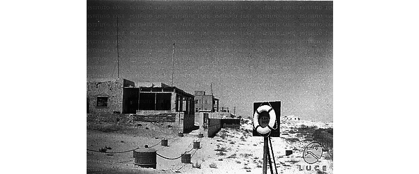 Un edificio adibito a base militare nella periferia di Marsa Matruk
