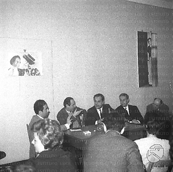 Gian Luigi Rondi ripreso in occasione di una conferenza stampa per il film Il Gattopardo con Antonello Tombadori e Mino Argentieri - campo medio