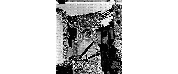 Arezzo Edificio distrutto da un bombardamento