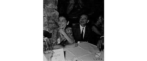 Roma Alberto Lattuada e Benedetta Barzini seduti a tavola